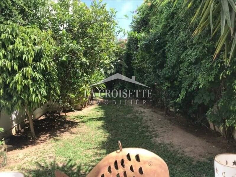 Villa S+4 meublée avec piscine à Gammarth